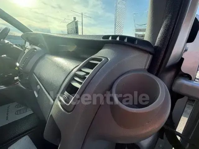 RENAULT TRAFIC 2 PASSENGER